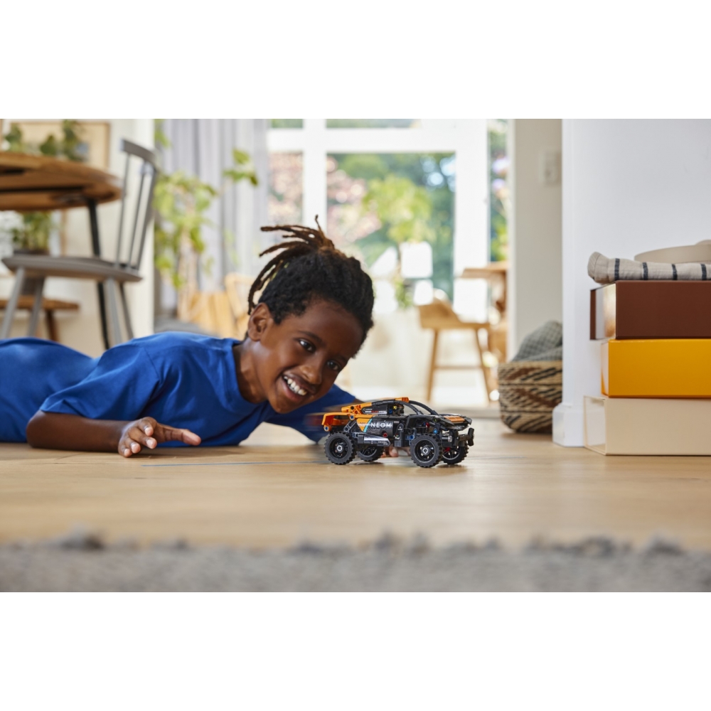 lego-technic-42166-neom-mclaren-extrem