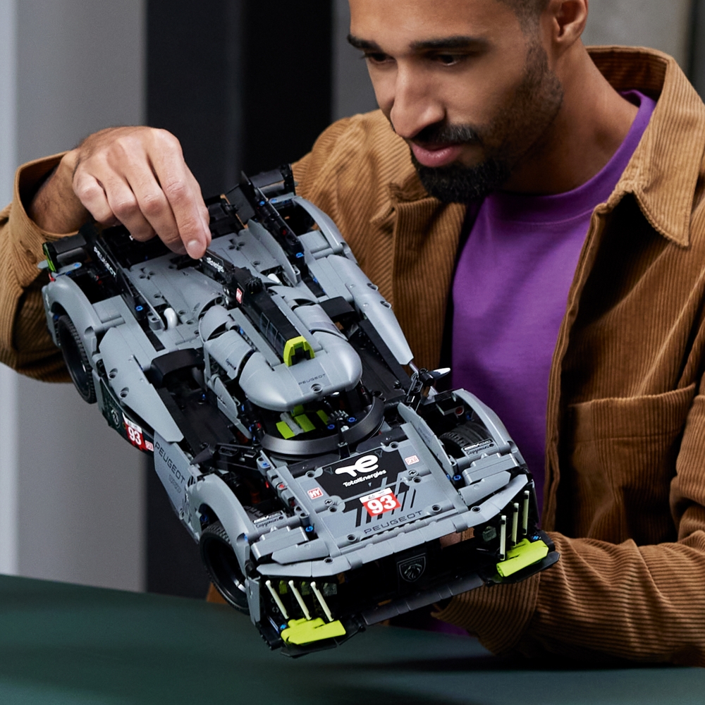 lego-technic-peugeot-9×8-24h-le-mans-hub-1